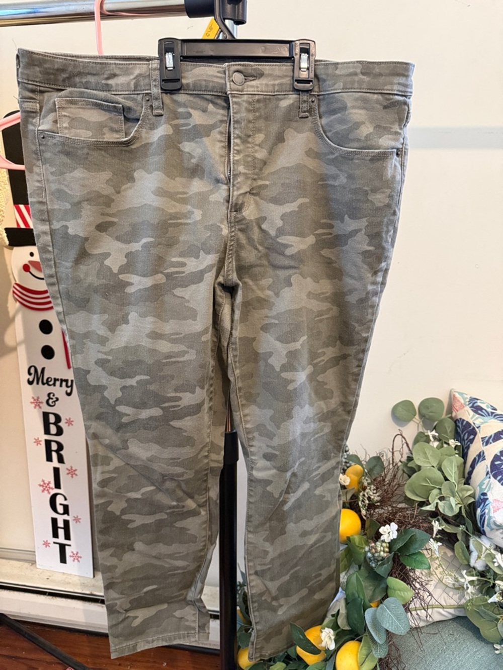 Universal Thread Olive Camo Ankle Jeans
